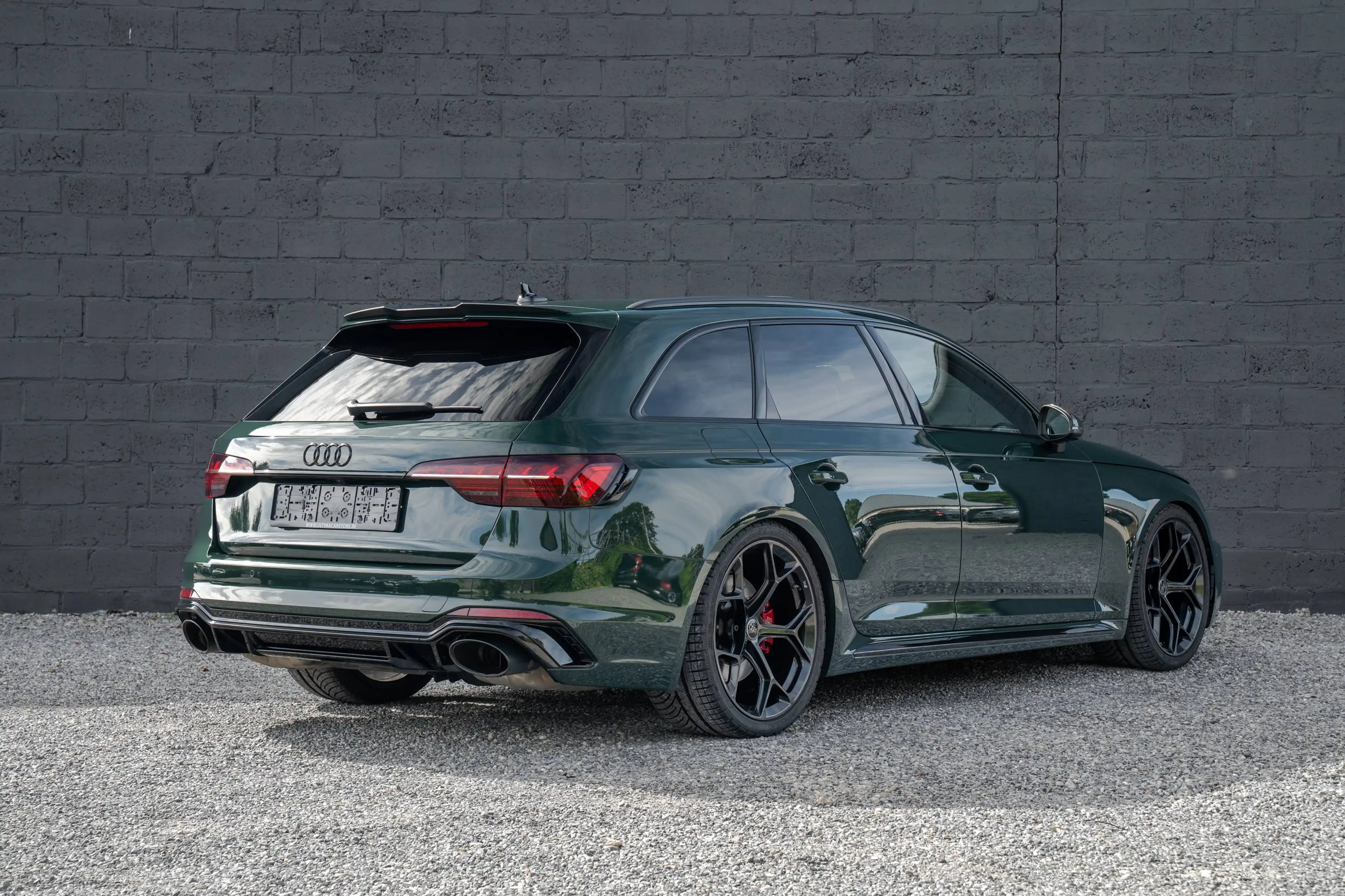 Audi RS4 COMPETITION PLUS / LICHTE VRACHT — photo 3