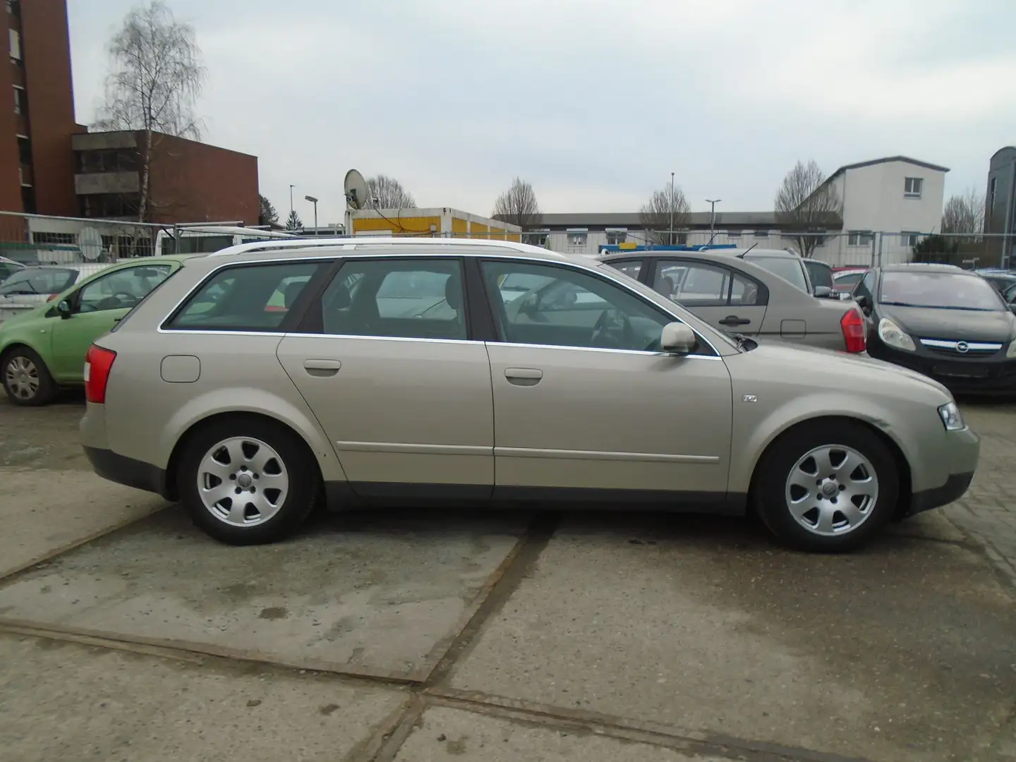 Audi A4 Audi 4-2.0 Benzin  Kombi-Automatik Tüv 03.2025 Szürke - 2