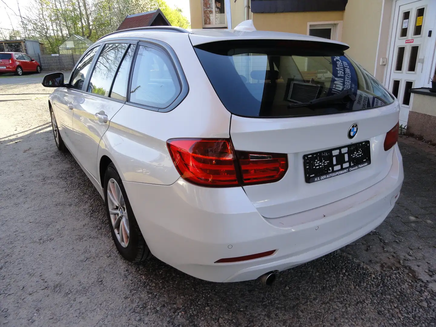 BMW 318 318 d Automatik/Bi-Xenon/Leder/PanoDach/Navi Білий - 2