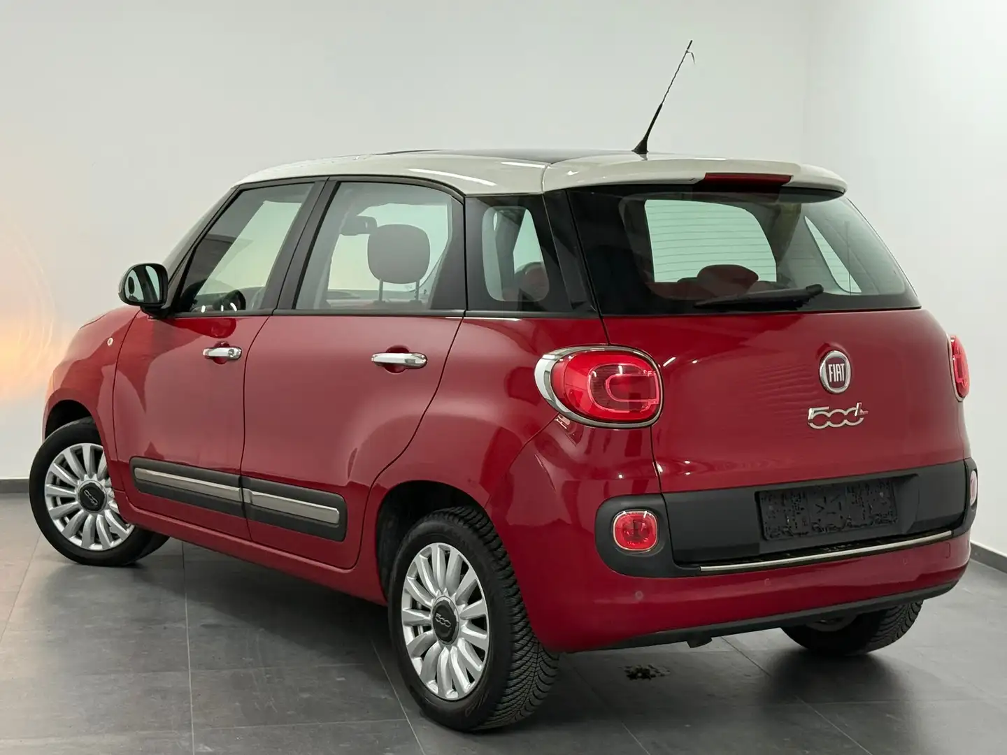Fiat 500L 1.6 Multijet - Airco - Toit Pano - Carnet Rood - 2