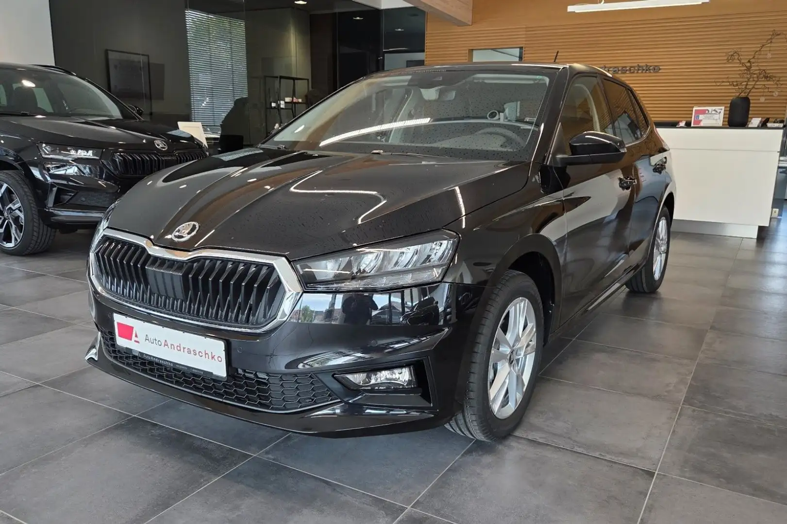 Skoda Fabia 1.0 TSI DSG 130J./Selection 16" SHZ 5J.GAR Negro - 1