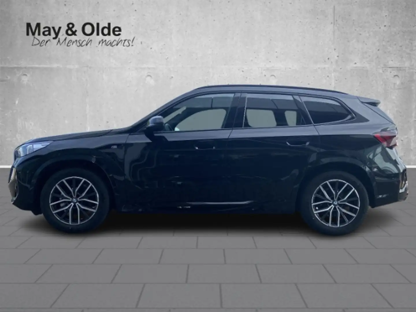 BMW X1 sDrive18i M Sport AHK Pano Navi LED FLA DAB Schwarz - 2