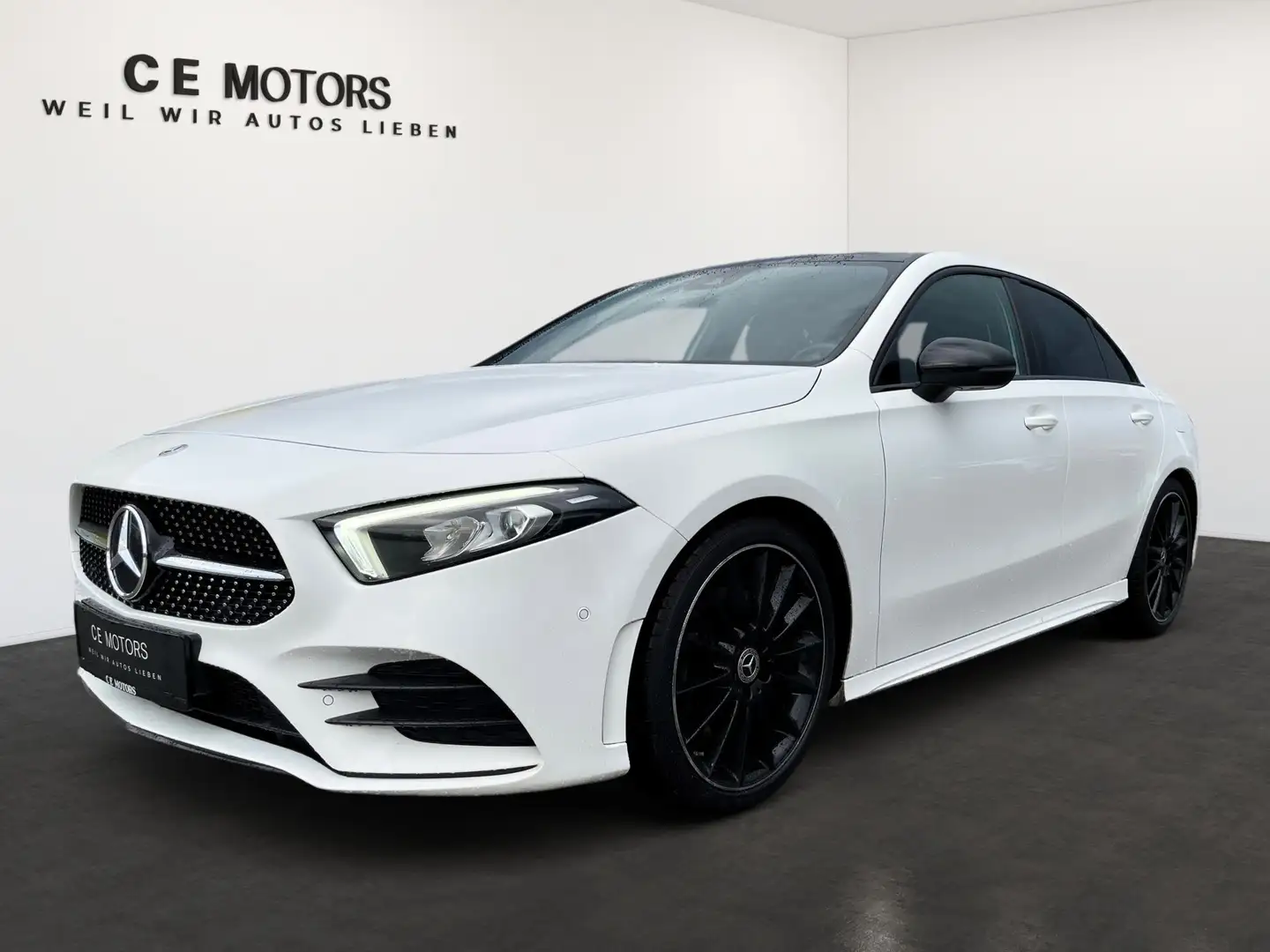 Mercedes-Benz A 220 Limousine | Night Paket | AMG | PANO Weiß - 1