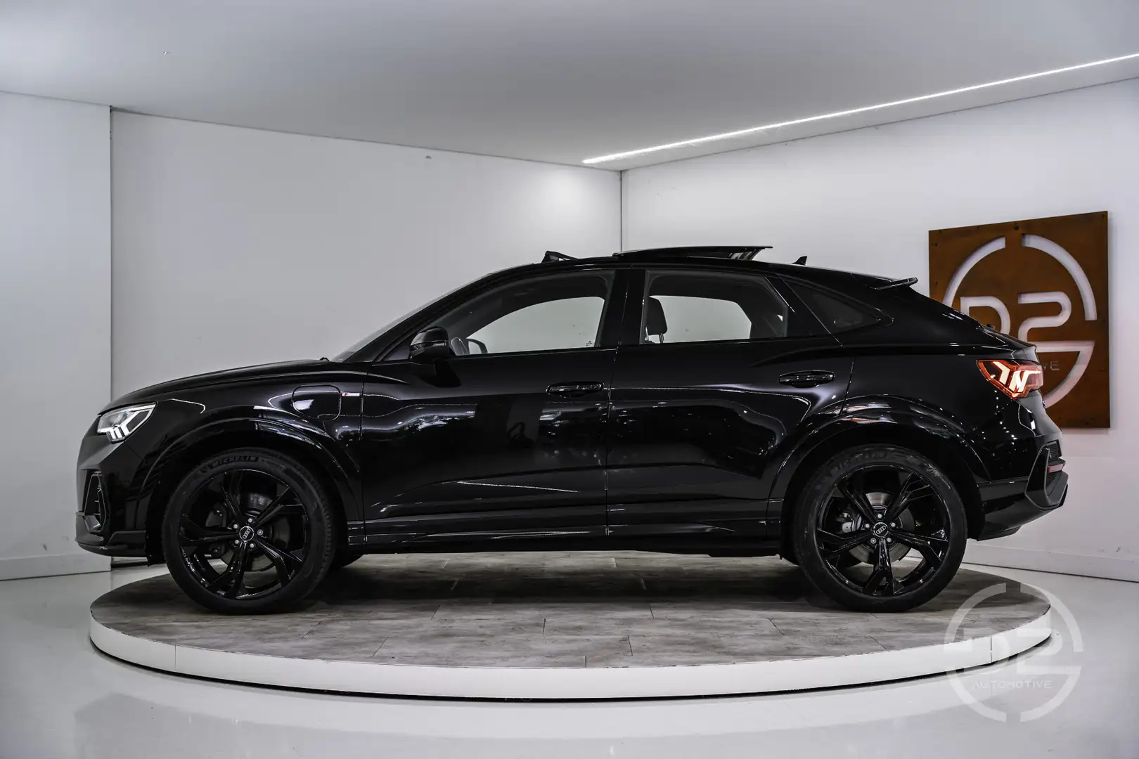 Audi Q3 Sportback 45 TFSI e S Edition 245PK | Pano | Virtu Zwart - 2