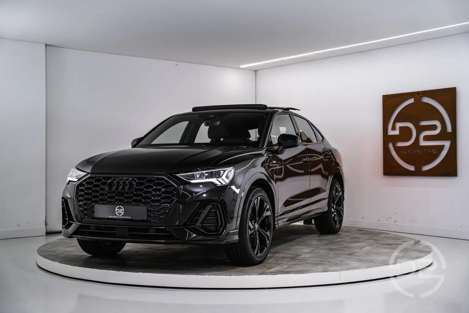 Audi Q3 Sportback 45 TFSI e S Edition 245PK | Pano | Virtu Zwart - 1
