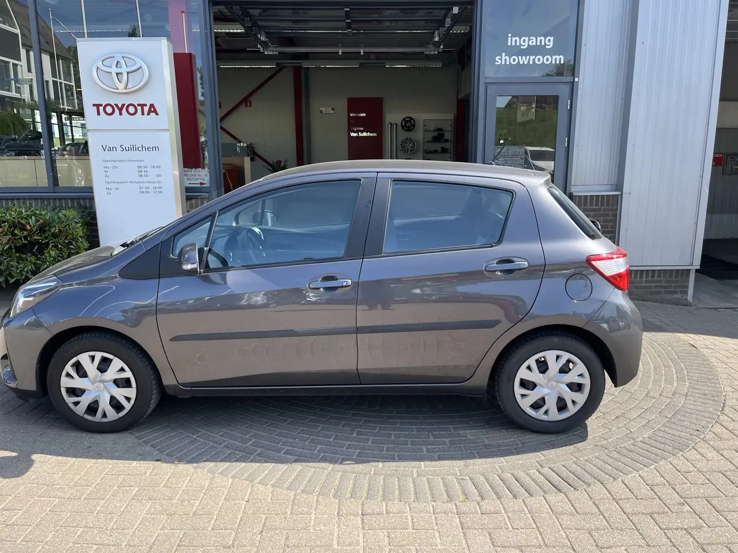 Toyota Yaris 1.5 VVT-i Active Grigio - 2