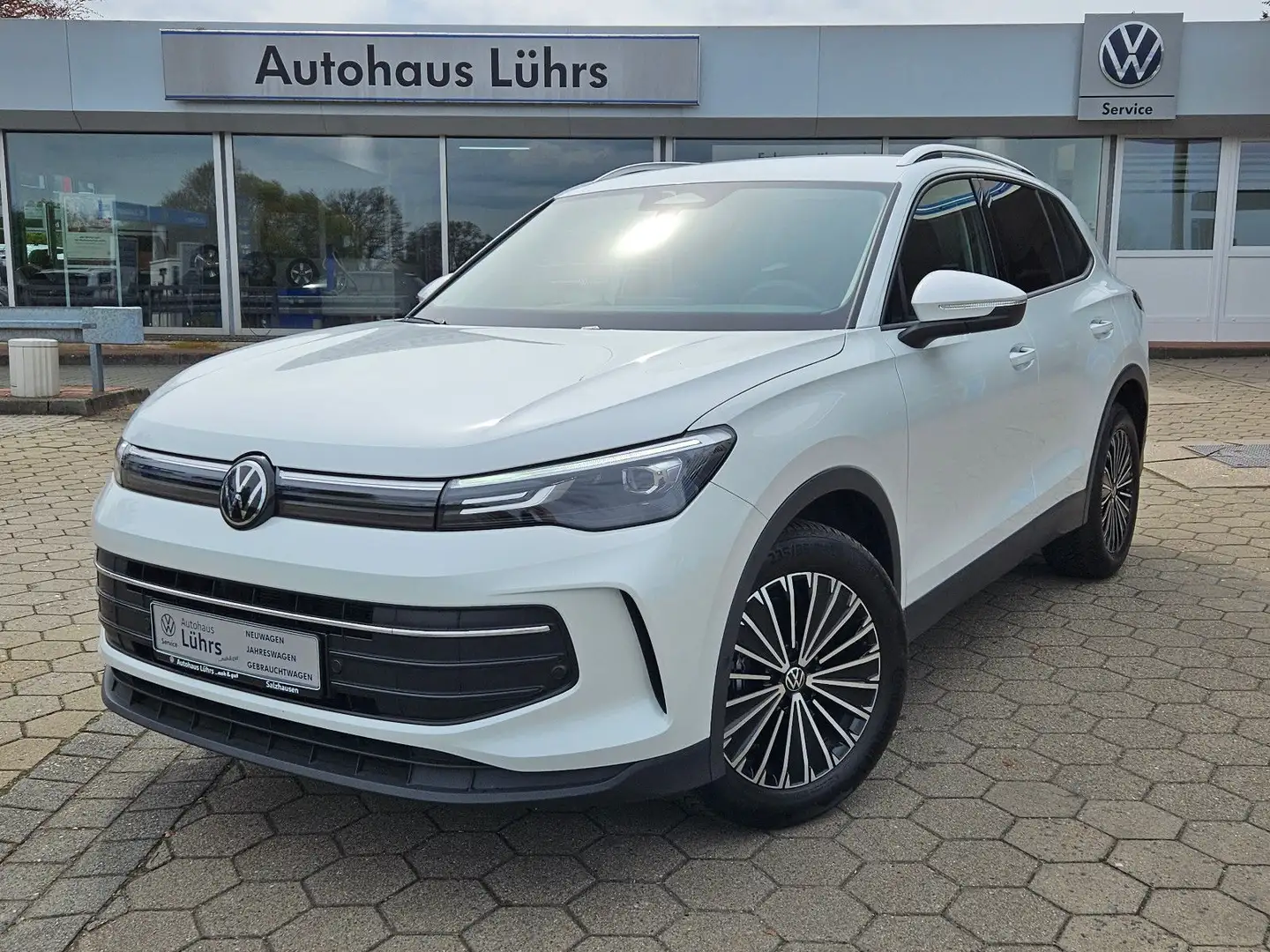 Volkswagen Tiguan Life 2.0 TDI 110 kW DSG Garantie AHK LED Weiß - 1