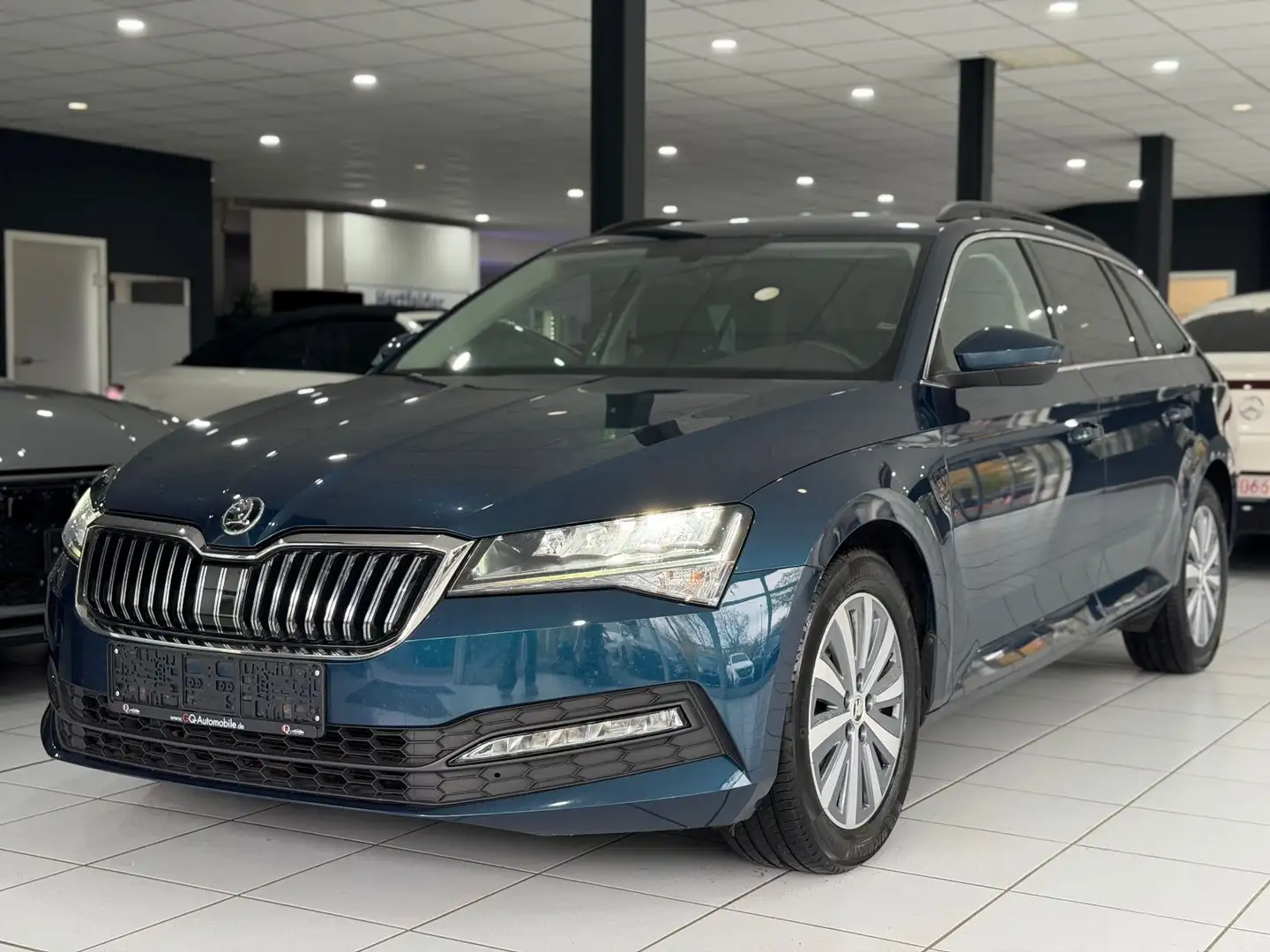 Skoda Superb Combi Ambition*CARPLAY*PARK-ASSIST*LED* Bleu - 2