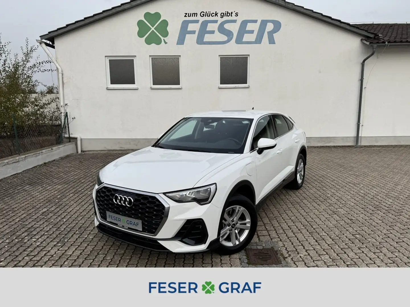 Audi Q3 Spb. 45 TFSIe S-tr. NAVI PDC SHZ Weiß - 1