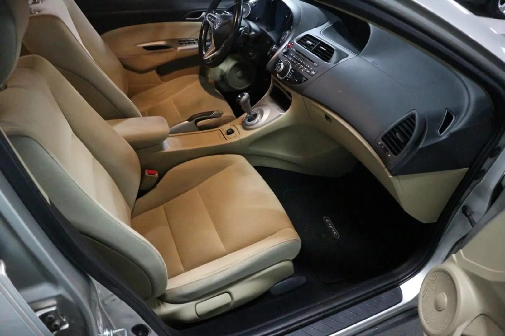 Honda Civic 1.8 AUTOMAAT / NAVI / PANO DAK / LEUKE AUTO ! Beige - 2