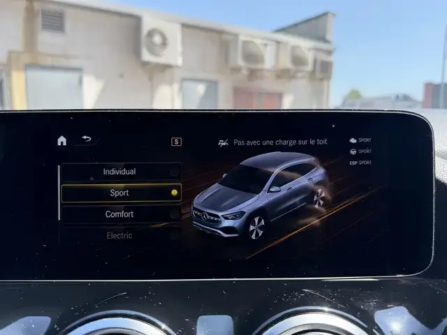 Mercedes-Benz Gla view 23