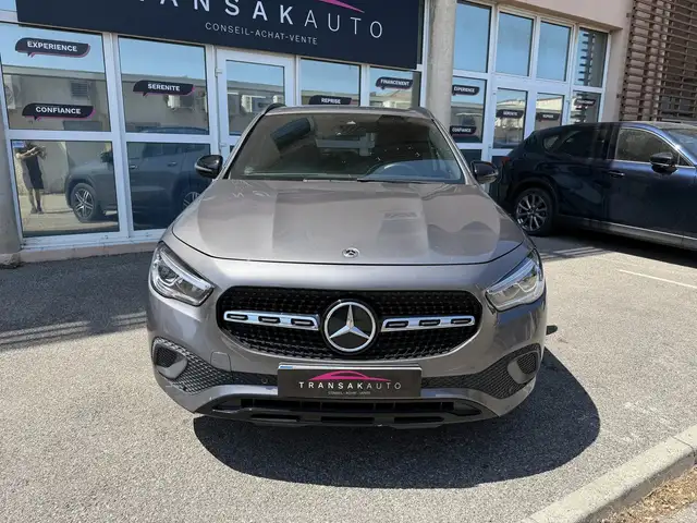 Mercedes-Benz Gla view 2