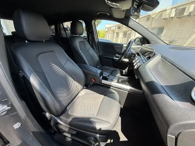 Mercedes-Benz Gla view 11