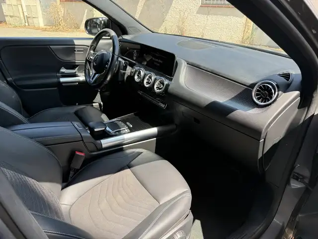 Mercedes-Benz Gla view 12