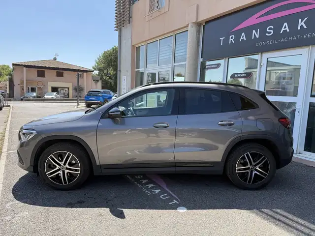 Mercedes-Benz Gla view 8