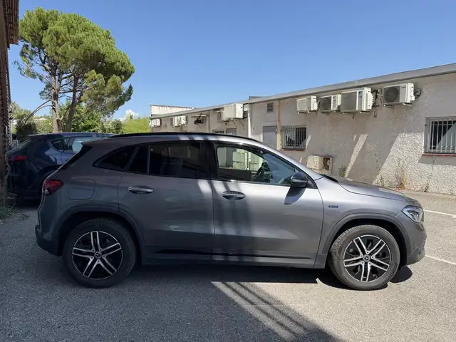 Mercedes-Benz Gla view 4