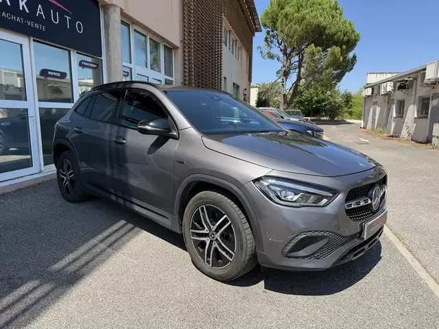 Mercedes-Benz Gla view 3