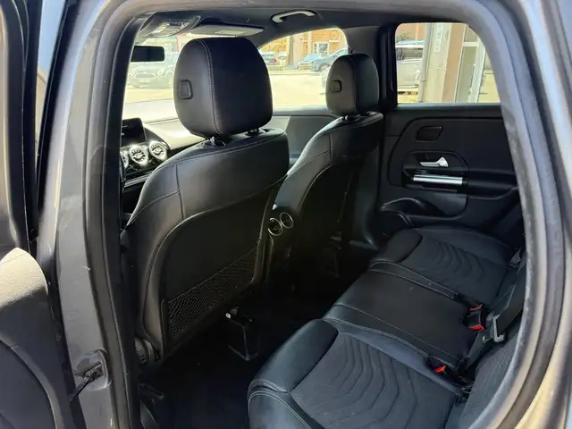 Mercedes-Benz Gla view 15