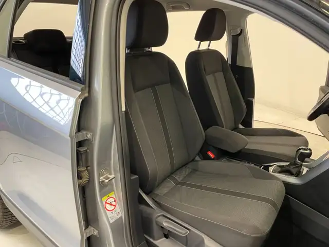 Volkswagen T-Roc view 8