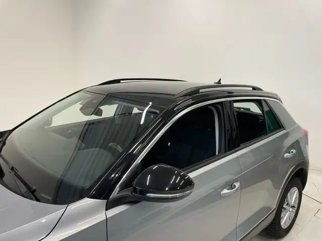 Volkswagen T-Roc view 14