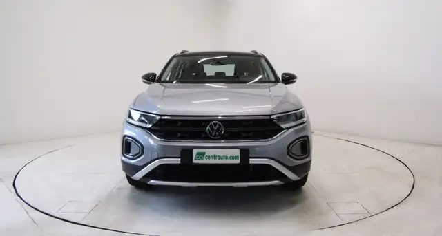 Volkswagen T-Roc view 2