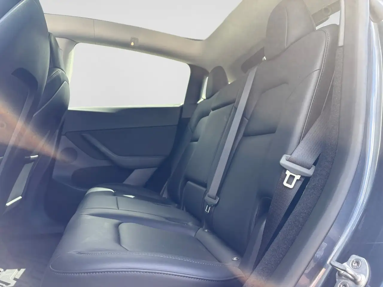 Tesla Model Y снимка Tesla Model Y