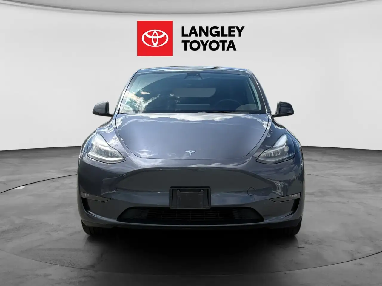 Tesla Model Y снимка Tesla Model Y