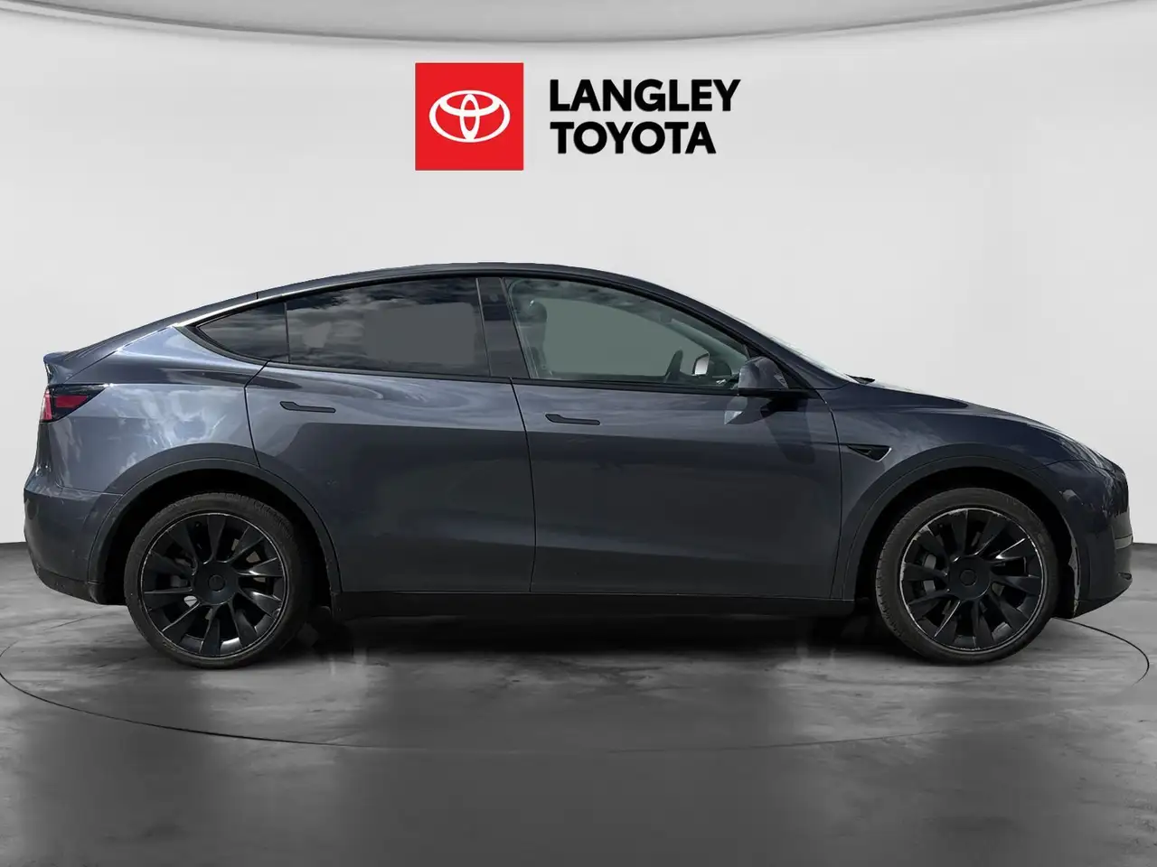 Tesla Model Y снимка Tesla Model Y