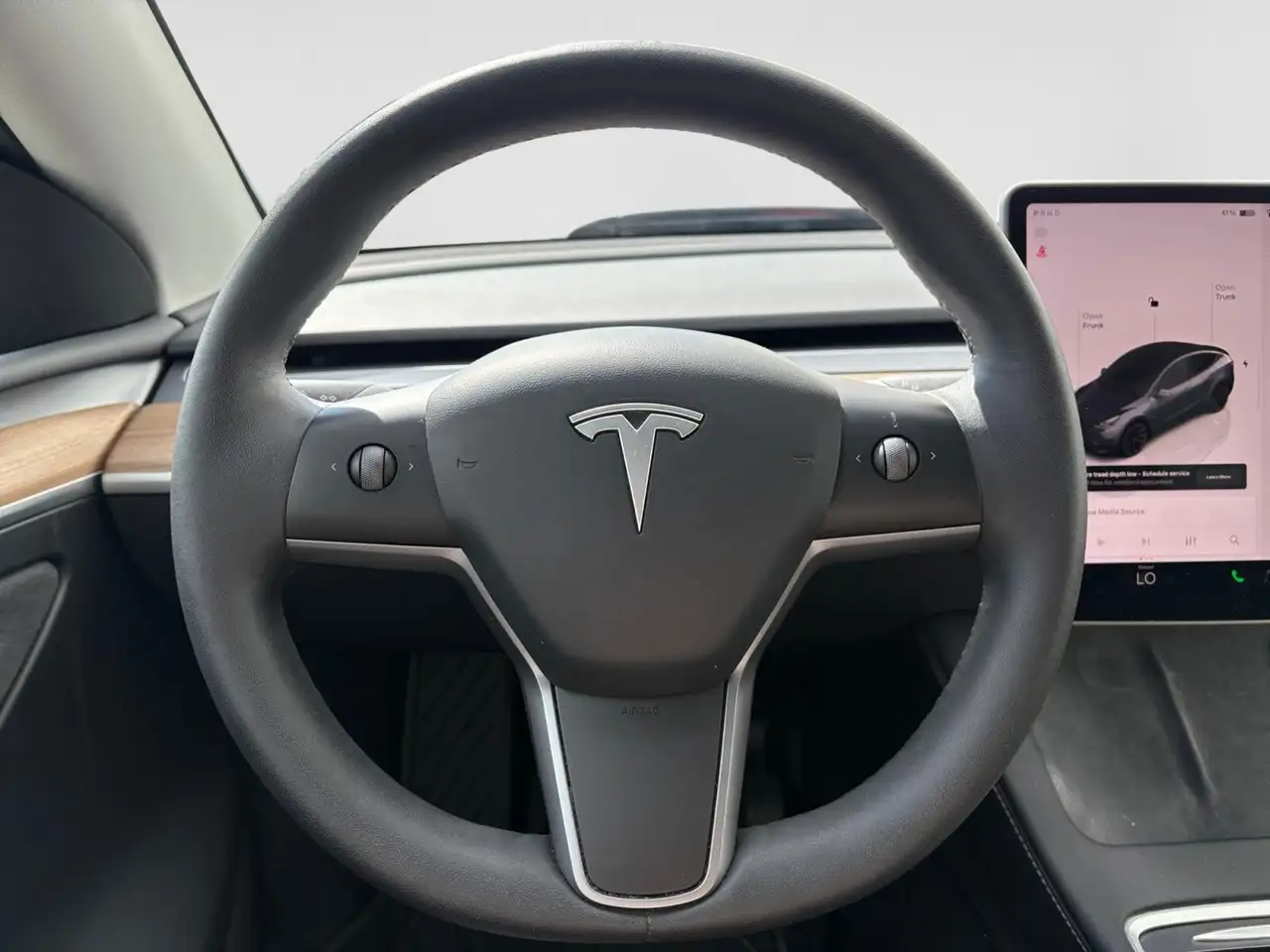 Tesla Model Y снимка Tesla Model Y