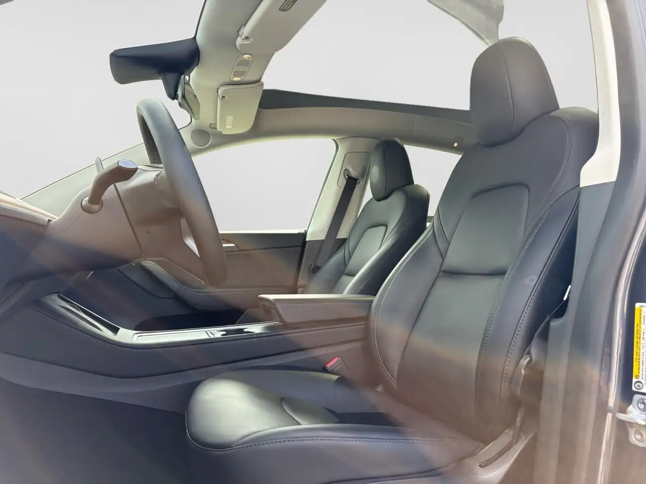 Tesla Model Y снимка Tesla Model Y