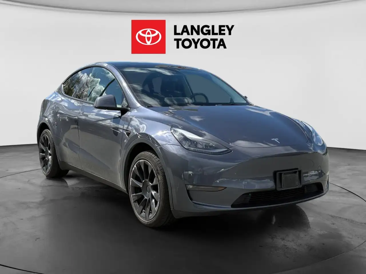 Tesla Model Y снимка Tesla Model Y