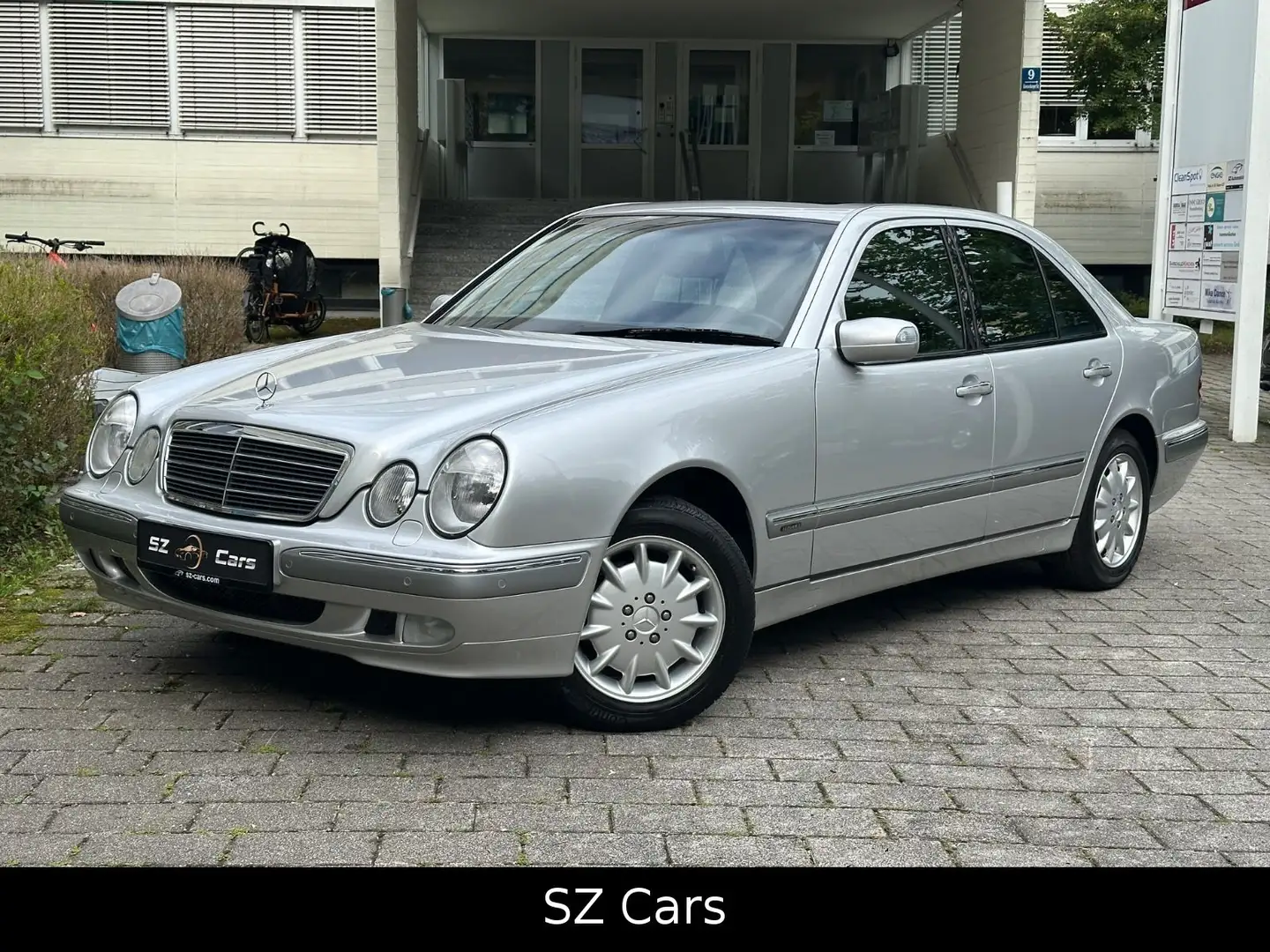Mercedes-Benz E 320 ELEGANCE*Original Kilometer*1 Hand* Silber - 1