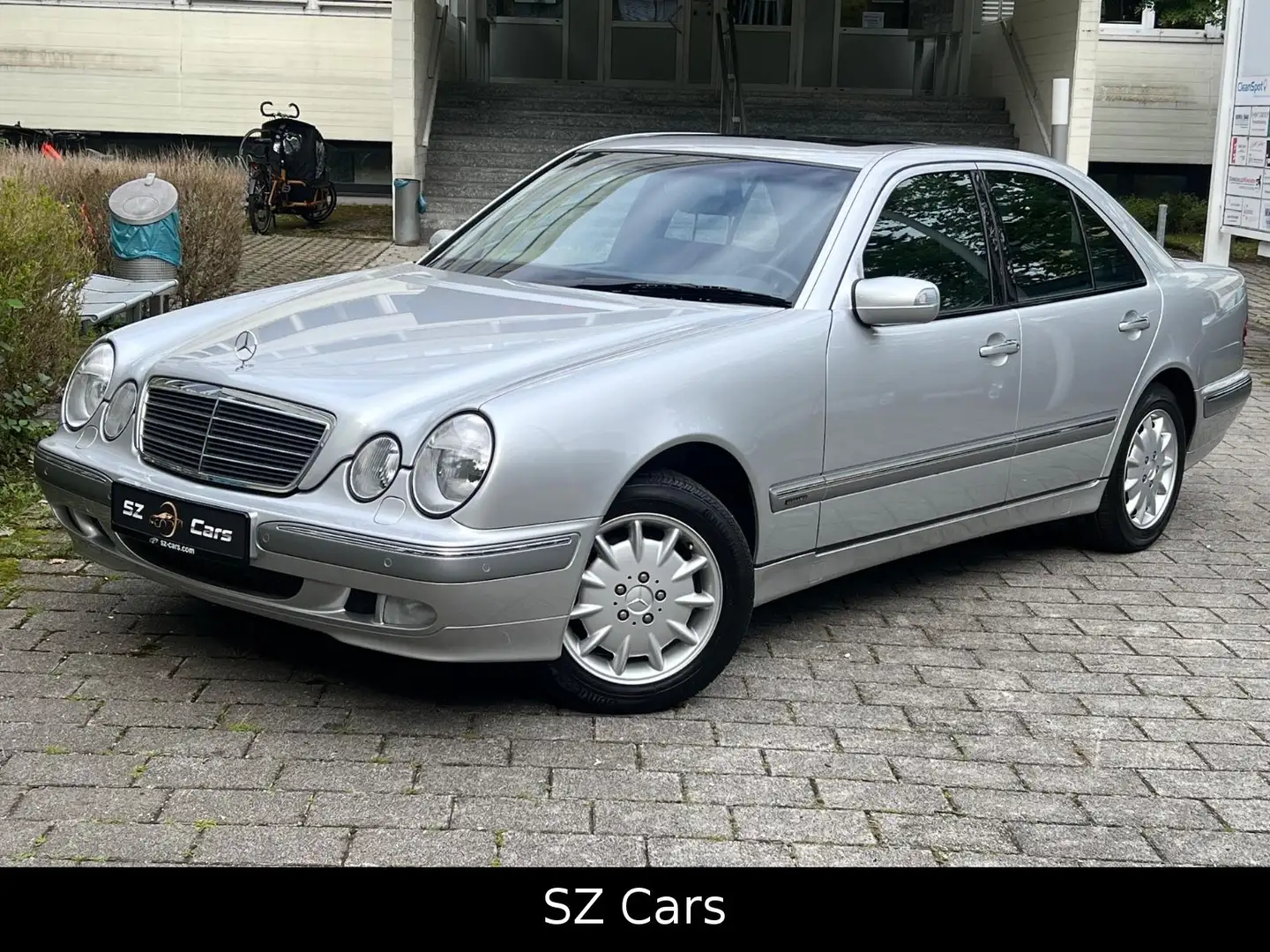 Mercedes-Benz E 320 ELEGANCE*Original Kilometer*1 Hand* Silber - 2