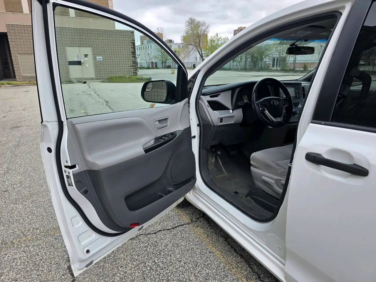 Toyota Sienna снимка Toyota Sienna