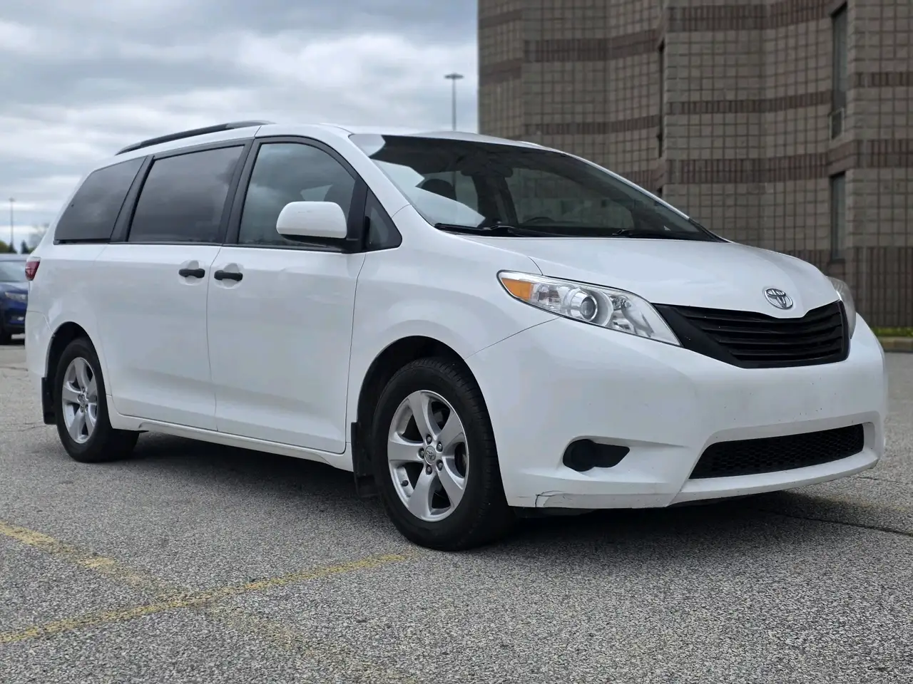 Toyota Sienna снимка Toyota Sienna