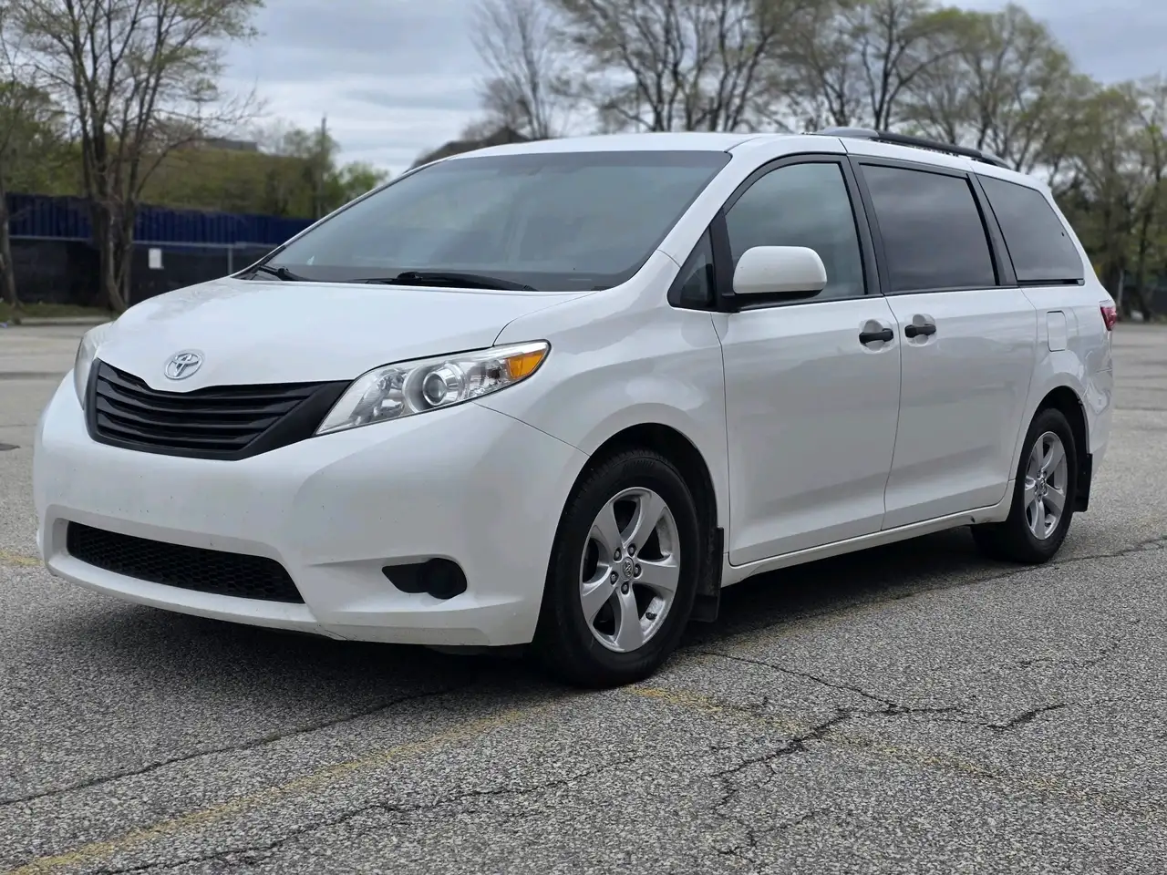 Toyota Sienna снимка Toyota Sienna