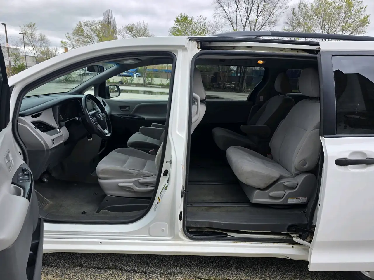 Toyota Sienna снимка Toyota Sienna