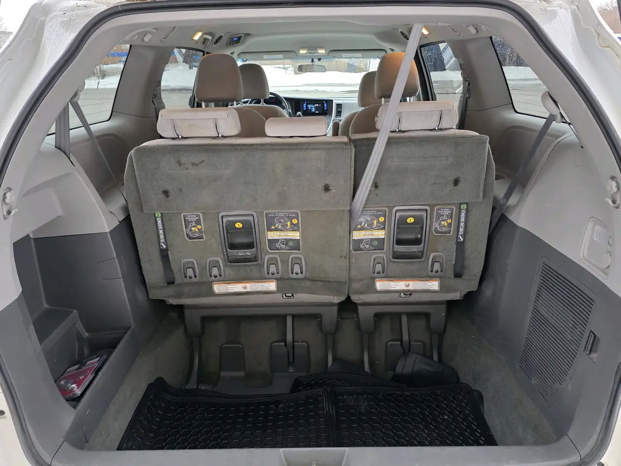 Toyota Sienna снимка Toyota Sienna