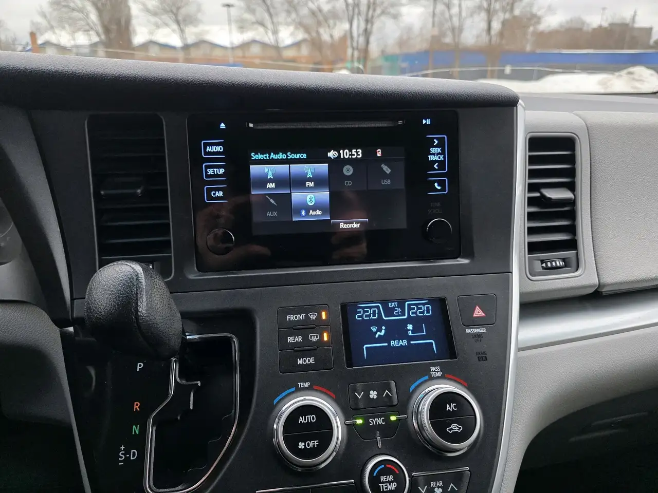 Toyota Sienna снимка Toyota Sienna