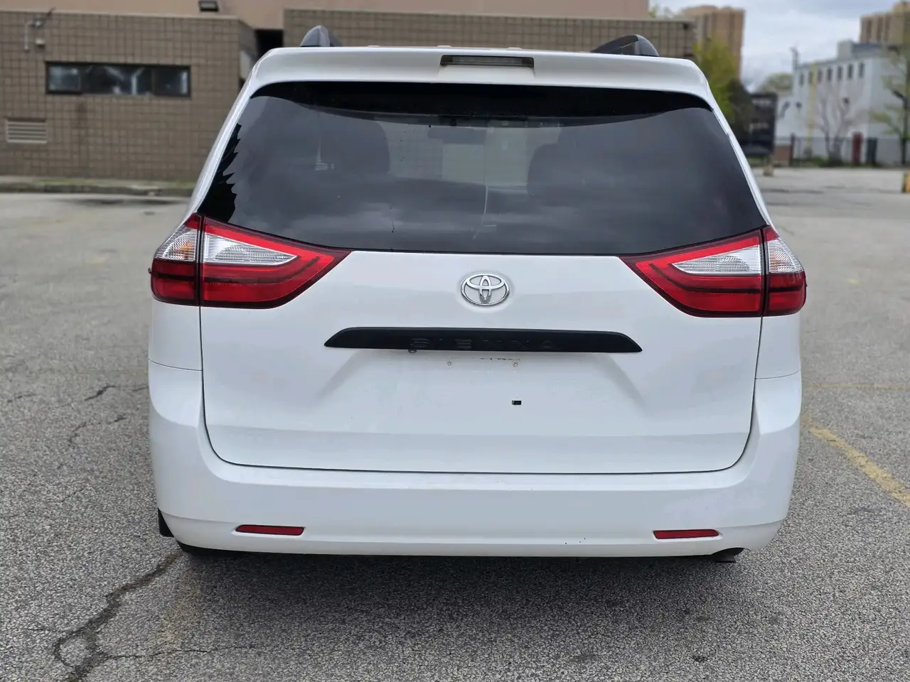 Toyota Sienna снимка Toyota Sienna