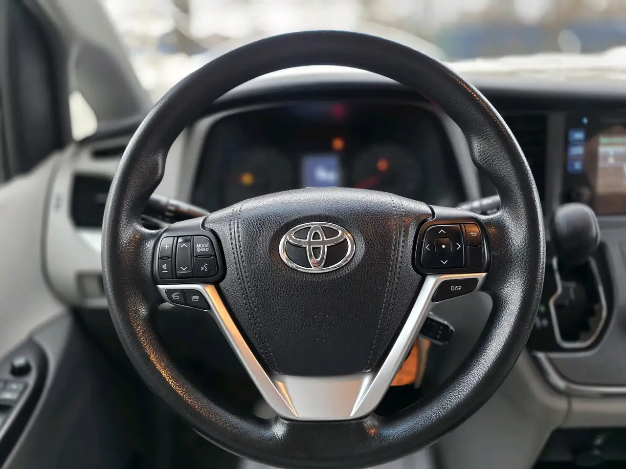 Toyota Sienna снимка Toyota Sienna