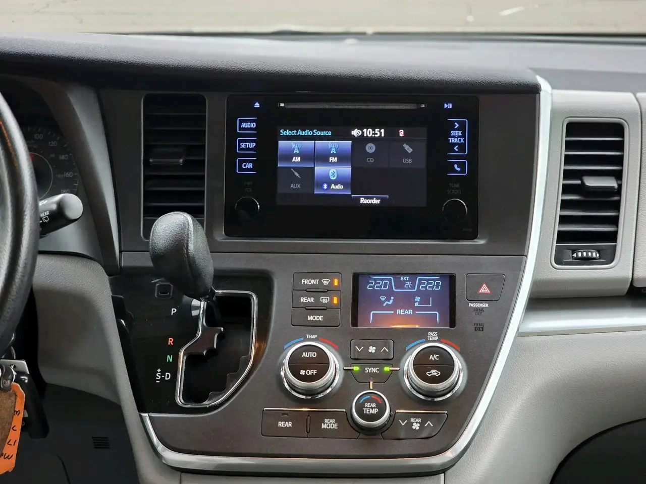 Toyota Sienna снимка Toyota Sienna