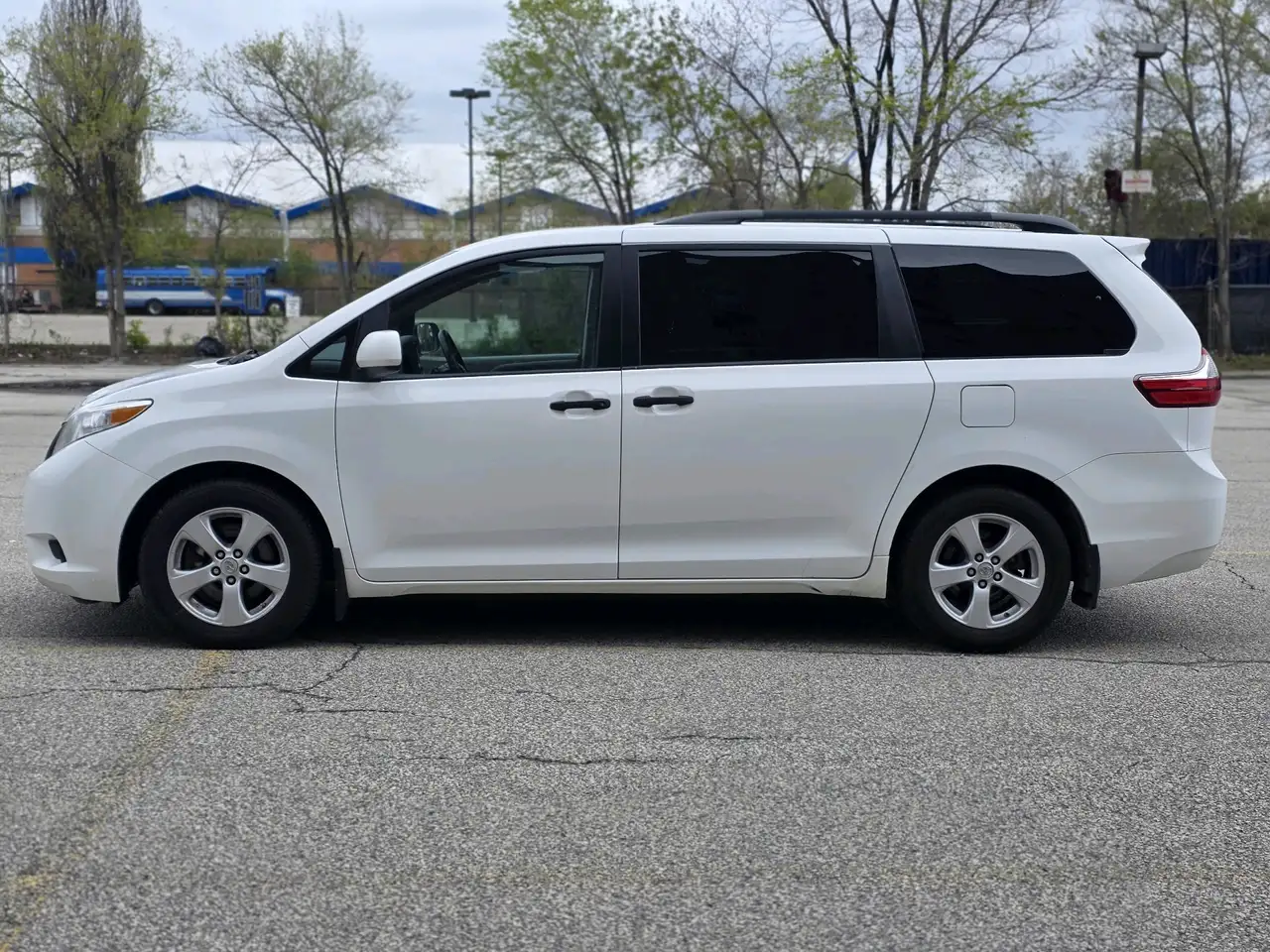 Toyota Sienna снимка Toyota Sienna