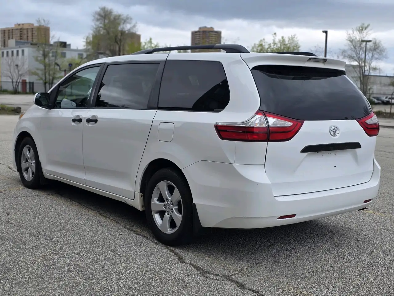 Toyota Sienna снимка Toyota Sienna