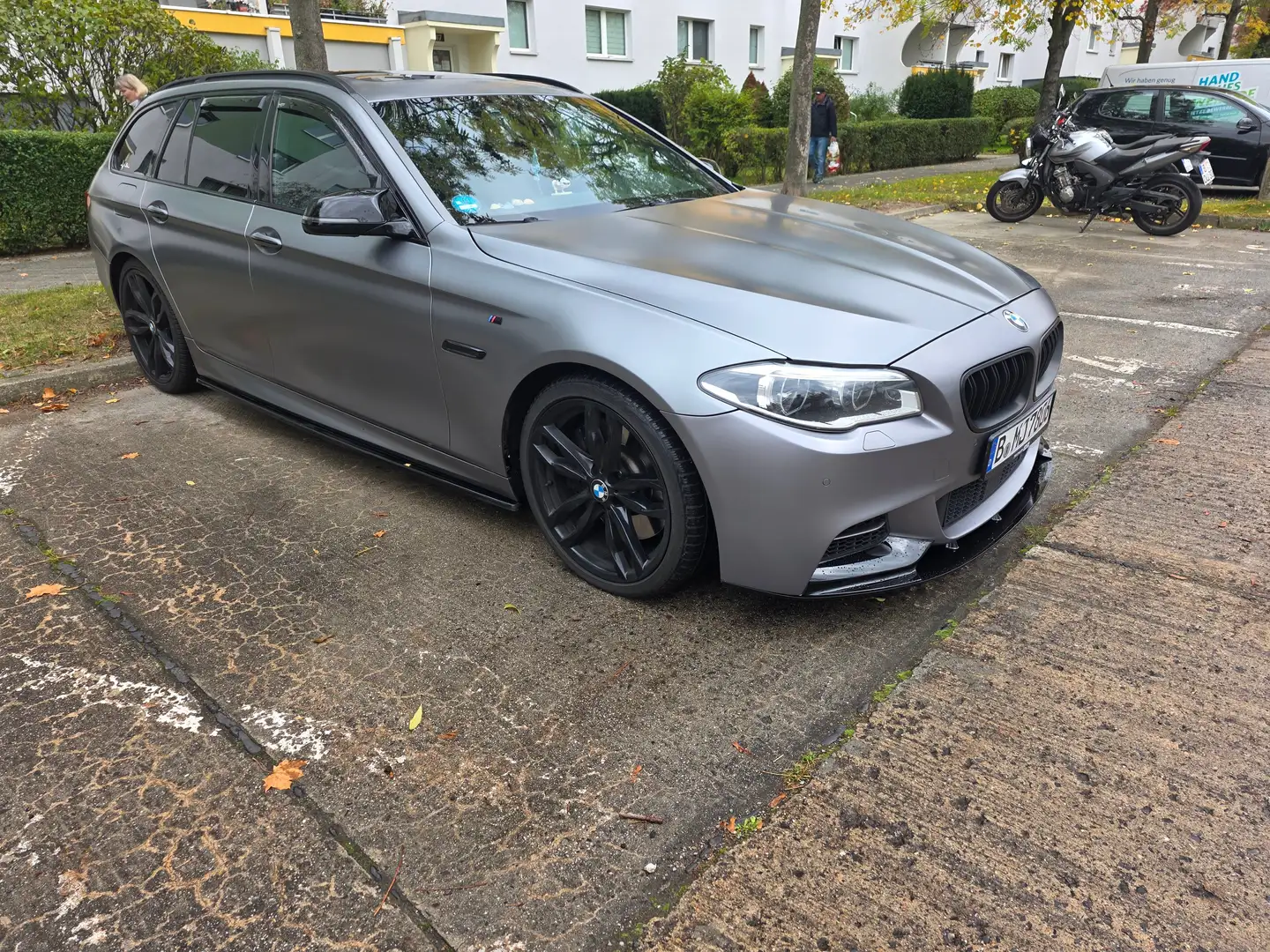 BMW M550 5er Touring Diesel M550d xDrive Touring Sport-Aut. Grau - 2