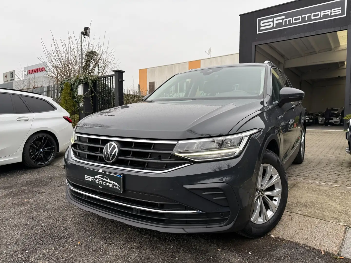 Volkswagen Tiguan 2.0 TDI 150 CV SCR DSG Grigio - 2