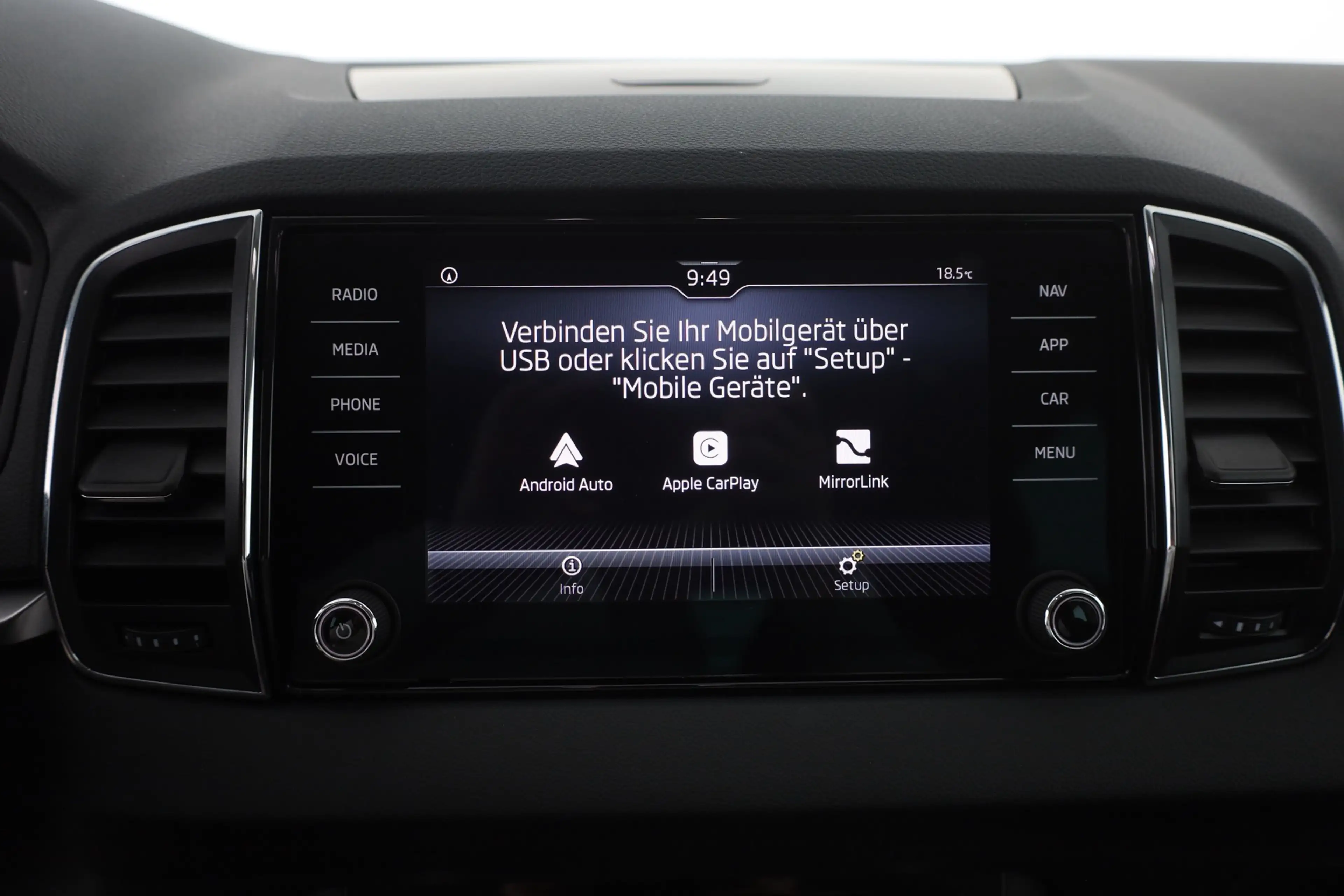 Skoda Karoq 1.0 TSI Tour LED Kamera 4x Sitzheizung DAB — photo 11