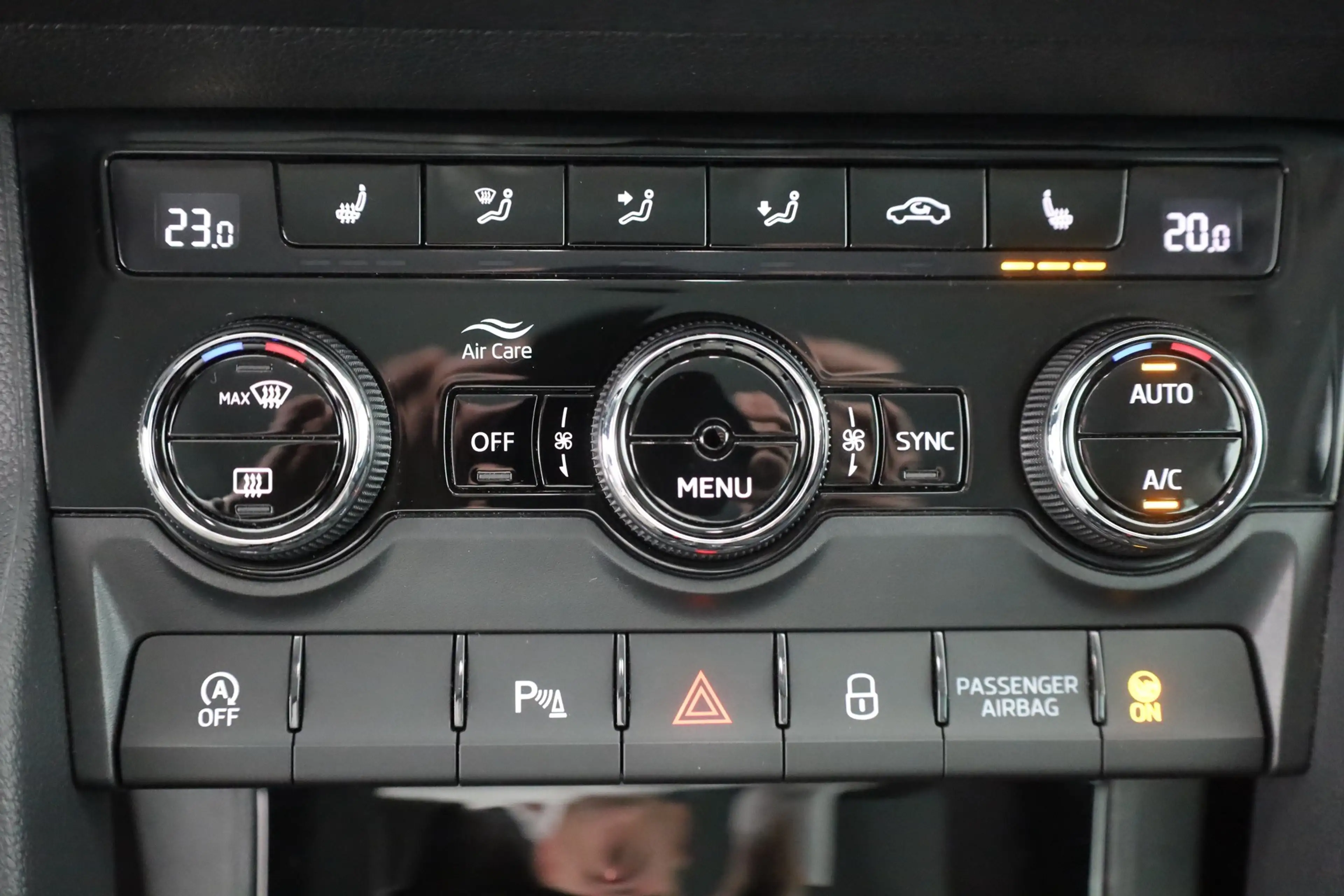 Skoda Karoq 1.0 TSI Tour LED Kamera 4x Sitzheizung DAB — photo 12