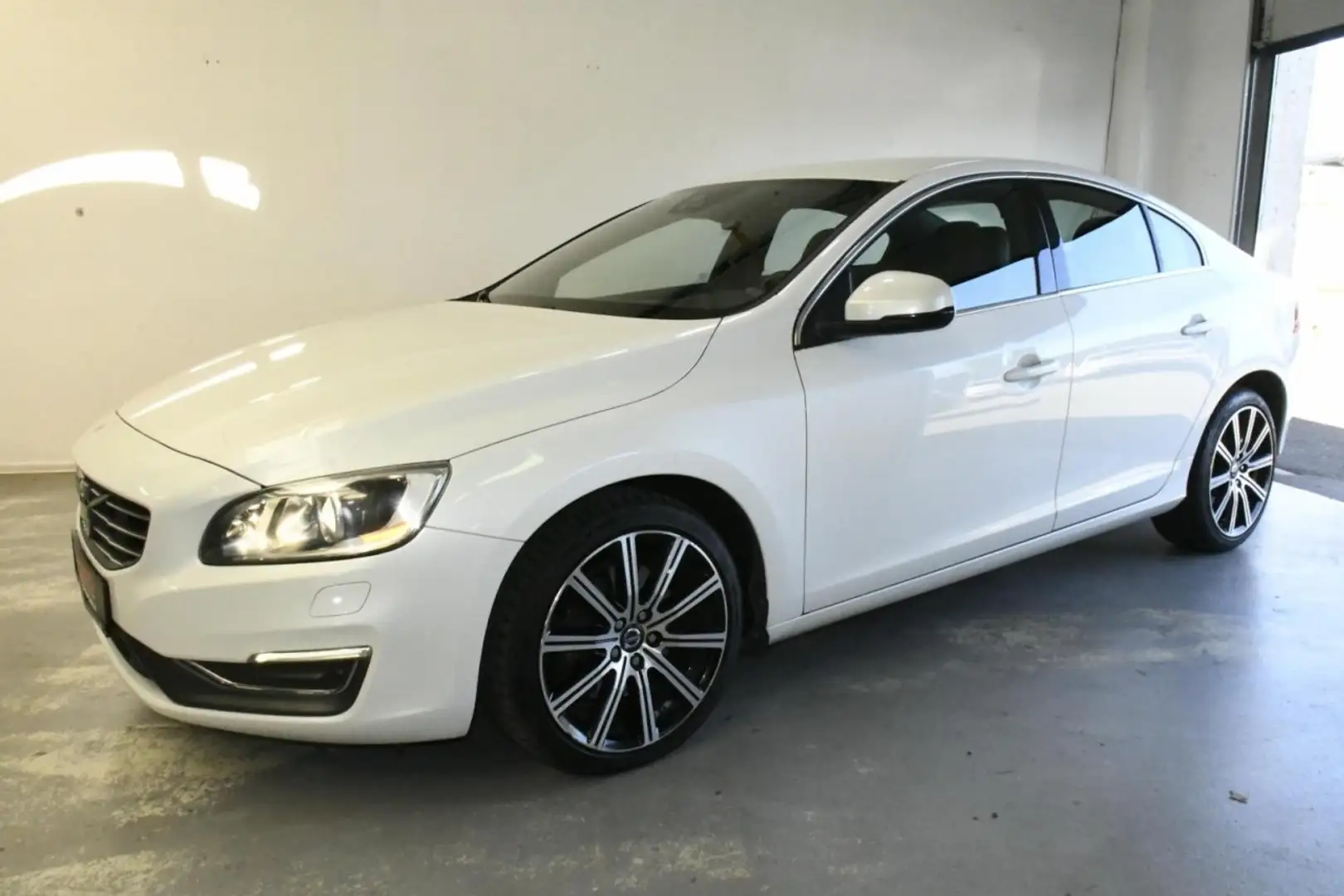 Volvo S60 Lim. Summum AWD ACC*BLIS*NAV*CAM*SPORT*5Zyl. Blanc - 2