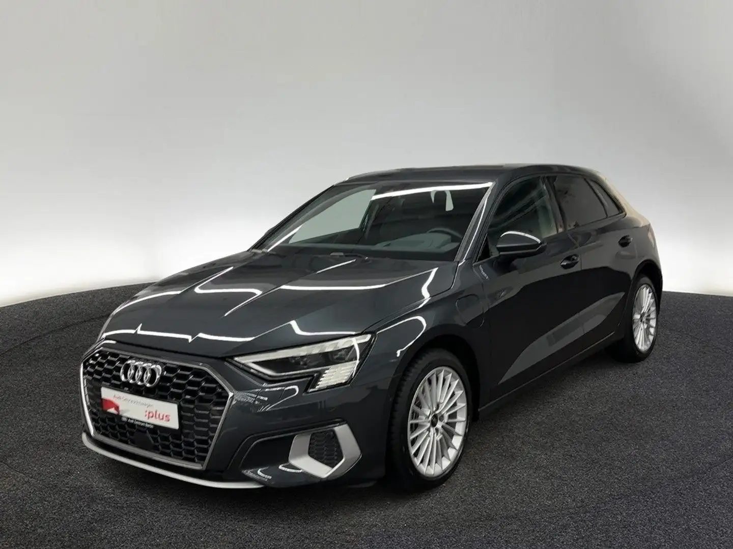 Audi A3 TFSI e Advanced 40 e S tr. MATRIX N Grau - 2